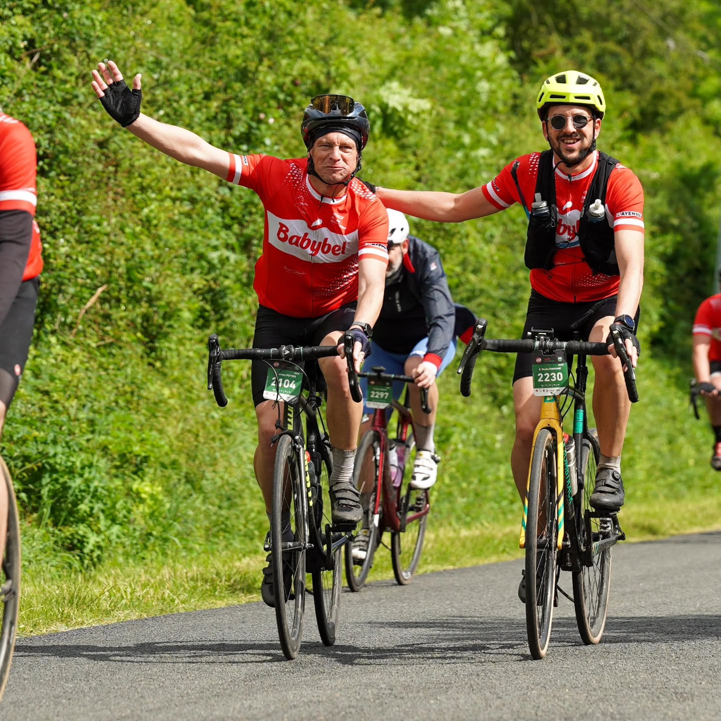 🚴‍♂️🔴 Clap de fin sur un week-end intense et mémorable !

Ce matin, vous étiez 2950 courageux à prendre le départ malgré une météo capricieuse 🌧️💪
Au total, ce sont 3800 participants que nous avons eu le plaisir d’accueillir tout au long du week-end 🙌

Ce dimanche humide et incertain a freiné certains d’entre vous, et on le comprend totalement. Mais votre présence, votre énergie et votre bonne humeur ont largement compensé ces conditions parfois difficiles ❤️

🙏 Un immense merci à vous tous pour cette édition particulièrement chaleureuse à vos côtés
🤝 Merci également à nos partenaires pour leur soutien précieux
💛 Et surtout, bravo à nos bénévoles, présents du début à la fin, qui ont eux aussi bravé la météo et assuré malgré un programme sportif bien chargé

🚴‍♀️ Vive le vélo 
🔥 Et vivement la prochaine édition !

📸 @simon.courteille

#CyclosportiveBabybel #BBL #CycloBBL #Babybel #Mayenne Evron Cyclo Gravel Cyclosport LaurentJalabert Cycling ekoi ekoicycling ekoiracing